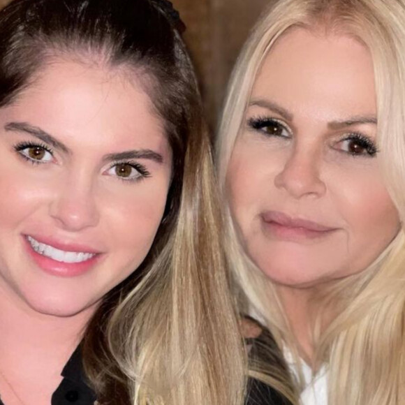 Monique Evans recorda 'mico' da filha, Bárbara, com tatuagens: 'Mamãe é uma bainha'