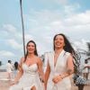 Sertaneja Maria Clara e a modelo Fernanda Aguiar se casaram em praia paradisíaca