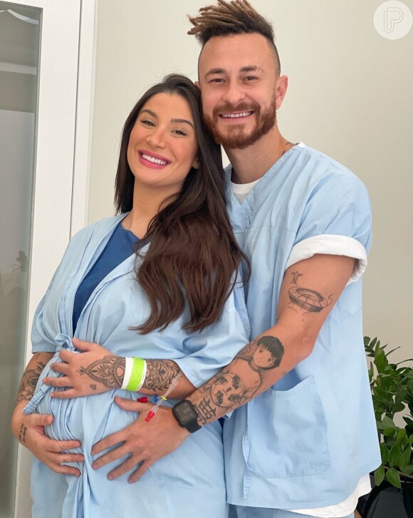 Bianca Andrade posta foto inédita de momento do parto do filho e se declara para noivo