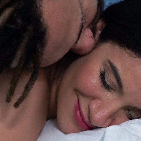 Noivo de Boca Rosa posta primeira foto com o filho e faz carta para o bebê