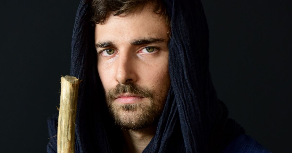 Na novela 'Gênesis', Jacó (Miguel Coelho) se casa com Lia (Michelle Batista) e Raquel (Thais Na novela 'Gênesis', Jacó (Miguel Coelho) se casa com Lia (Michelle Batista) e Raquel (Thais