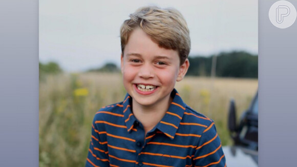 Príncipe George aparece em foto inédita para aniversário de 8 anos e semelhança com William e Rainha Elizabeth choca web
