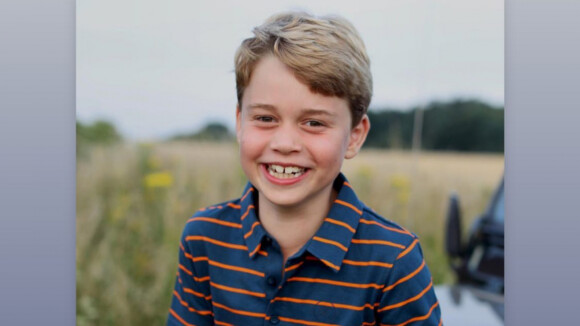 Príncipe George tem foto inédita divulgada em aniversário de 8 anos: 'Parece tanto com o William'