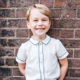  Foto inédita de Príncipe George em aniversário de 8 anos rouba a cena por semelhança com pai, Príncipe William e avó, Rainha Elizabeth 