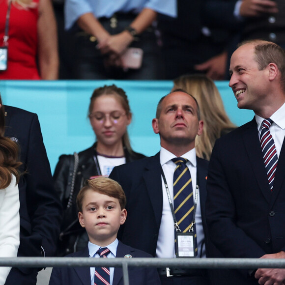 Web vai à loucura em foto inédita de Príncipe George ao completar 8 anos nesta quinta-feira (22)