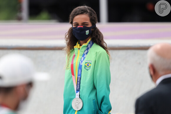 Rayssa Leal, a Fadinha do skate, de 13 anos, recebe parabéns de famosos como Larissa Manoela, Bruna Marquezine, Xuxa e Luciano Huck por medalha de prata nas Olimpíadas
