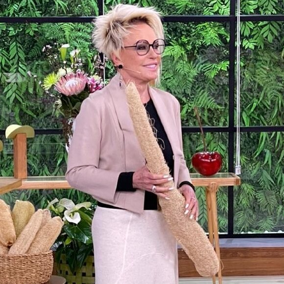 Ana Maria Braga está de férias na Bahia