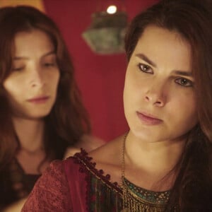 Na novela 'Gênesis', Raquel (Thais Melchior) e Lia (Michelle Batista) vão reforçar rivalidade na disputa pelo amor de Jacó (Miguel Coelho)