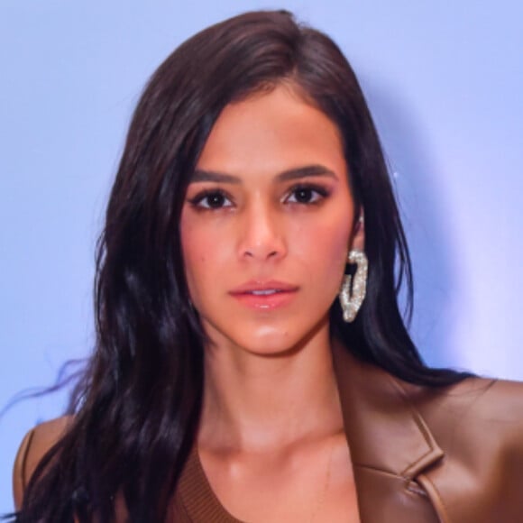 Bruna Marquezine curtiu um comentário que chamou um jornal de machista por afirmar que Neymar seria mais atrativo que Enzo Celulari por causa da conta bancária