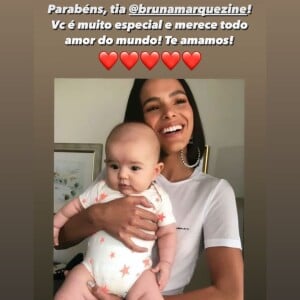 Bruna Marquezine recebe parabéns de Sabrina Sato