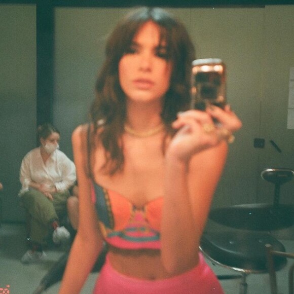 Bruna Marquezine celebrou os parabéns recebidos de amigos e familiares e repostou todos nos stories do Instagram