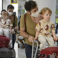 Filhos de Thales Bretas e Paulo Gustavo, Romeu e Gael roubam a cena em aeroporto. Fotos!