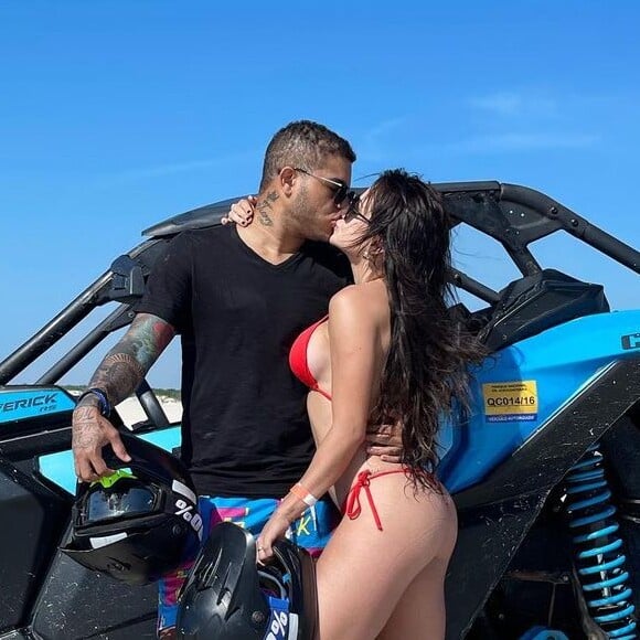 Gabi Martins ganhou beijo na testa de Tierry durante programa de TV