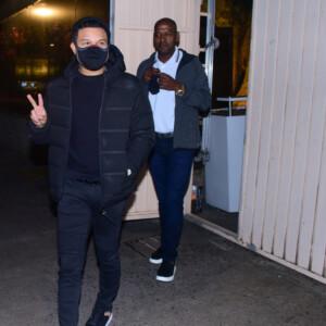 Tierry também foi visto jantando sem Gabi na noite desta sexta (13), mas foi o dia em que ele desarquivou as fotos da amada do Instagram