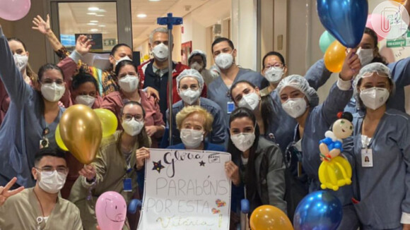 Alta de Gloria Menezes: vídeo retrata emoção e cartaz feito por equipe médica. Confira!