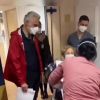 A atriz Gloria Menezes se emocionou com saída do hospital