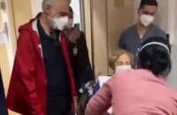 A atriz Gloria Menezes se emocionou com saída do hospital