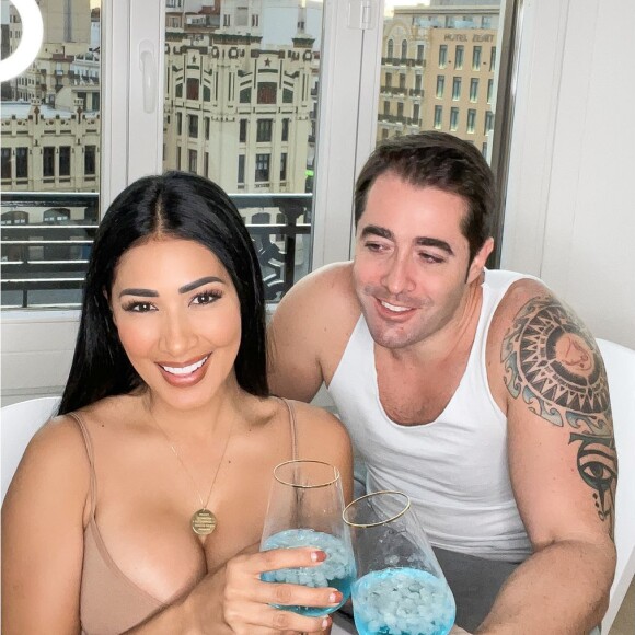 Separação da cantora Simaria e Vicente Escrig foi anunciada pela própria artista