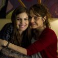 Novela 'Verdades Secretas': mãe de Angel (Camila Queiroz), Carolina (Drica Moraes) tira a vida ao descobrir que é traída pela filha com Alex (Rodrigo Lombardi), seu marido