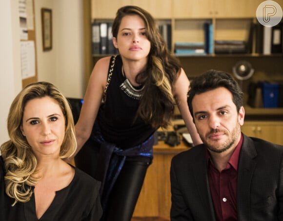 Novela 'Verdades Secretas': Alex (Rodrigo Lombardi) é ex-marido de Pia (Guilhermina Guinle) e pai de Giovanna (Agatha Moreira)