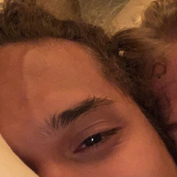 Luísa Sonza e Vitão recebem ataques na web desde que assumiram relacionamento, e cantora chegou a procurar ajuda psiquiátrica após morte do filho de Whindersson Nunes