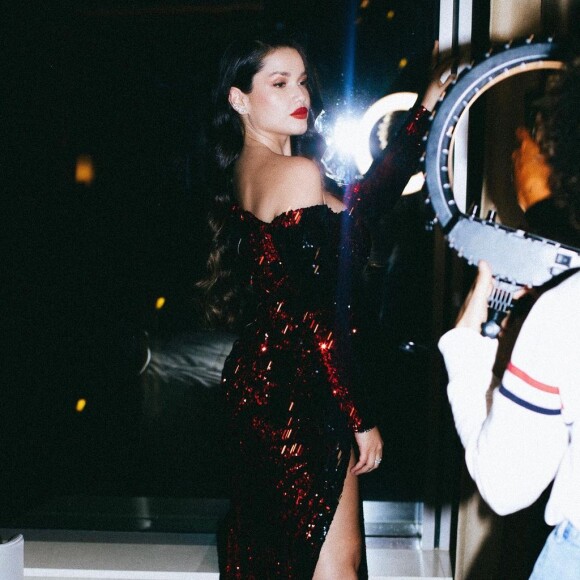 Equipe de Juliette não teria avisado estilista sobre uso da peça