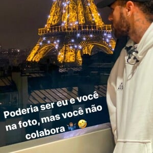 Neymar usou o Twitter para avisar que amada não o deixava marcá-la, e repetiu a frase ao aparecer sozinho em uma foto na França