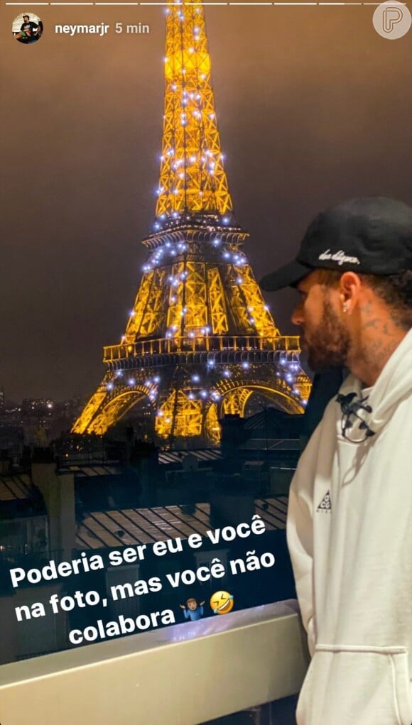 Neymar usou o Twitter para avisar que amada não o deixava marcá-la, e repetiu a frase ao aparecer sozinho em uma foto na França