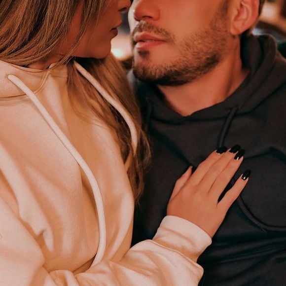 'Casal que zoa junto fica junto', escreveu Lucas Viana na legenda do vídeo