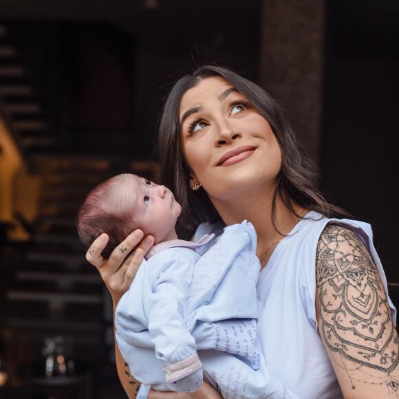 Boca Rosa fez um alerta sobre a amamentação de mulheres que têm próteses de silicone nos seios