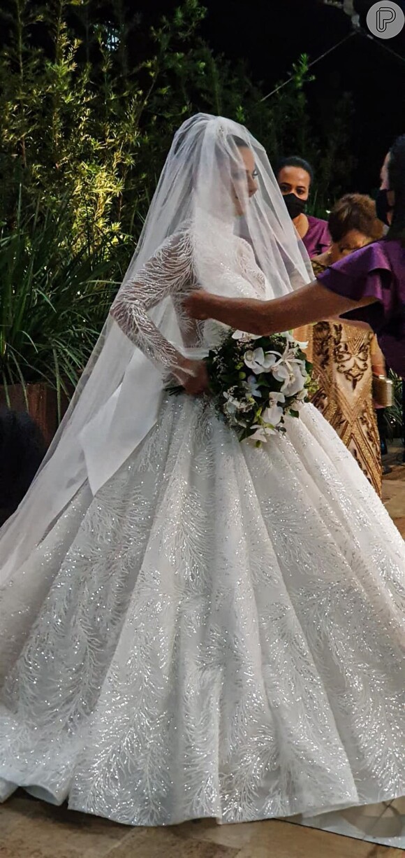 Casamento de Viviane Araujo e Guilherme Militão: atriz usou vestido de noiva com 40 mil cristais
