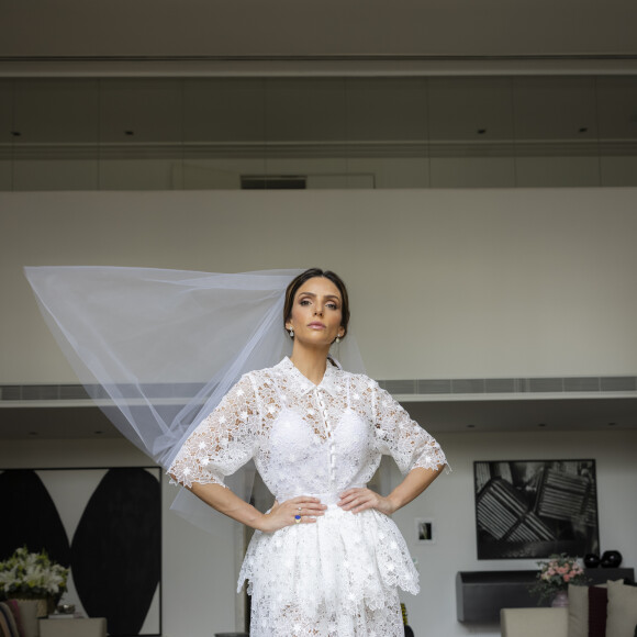 Vestido de Carol Celico para casamento foi simples, mas exclusivo e cheio de charme