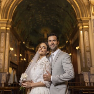 Casamento de Carol Celico e Eduardo Scarpa foi feito em cerimônia religiosa intimista na igreja queridinha dos famosos em São Paulo: Nossa Senhora do Brasil