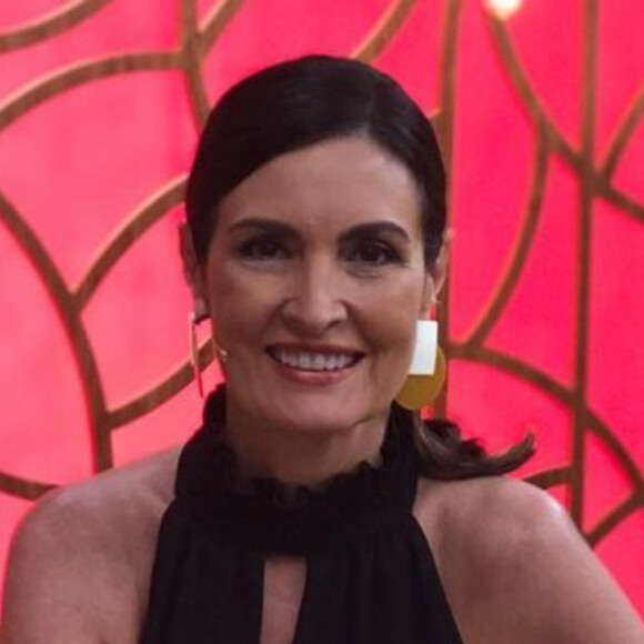 Fátima Bernardes chegou para apresentar o 'Encontro', mas já levou um susto ao perceber que tinha platéia