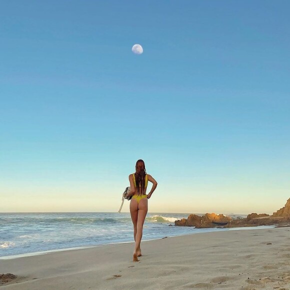 Marina Ruy Barbosa postou sequência de fotos neste domingo (19) e agitou a web