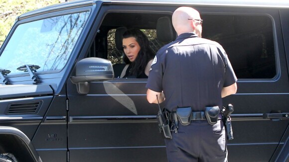 Grávida, Kim Kardashian é parada por polícia em Los Angeles
