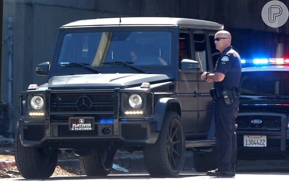Kim Kardashian foi parada por policial por ter os vidros do carro muito escuros