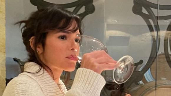 Bruna Marquezine visita vinícola e prepara o próprio vinho: 'Acrescenta no meu currículo'