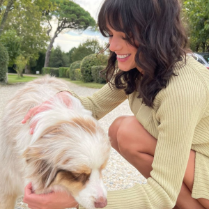 Bruna Marquezine brincou com um cachorro