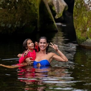 Deborah Secco já disse que, durante as férias, gosta de viajar com a família