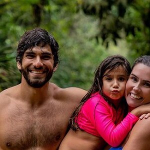 Deborah Secco costuma fazer passeios com a filha, Maria Flor, e Hugo Moura