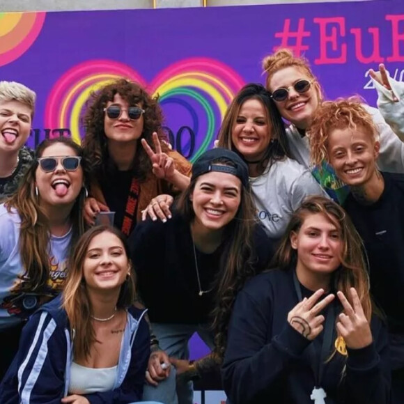 Laryssa Ayres e a influencer Thais Ribeiro em evento no Dia da Visibilidade Lésbica