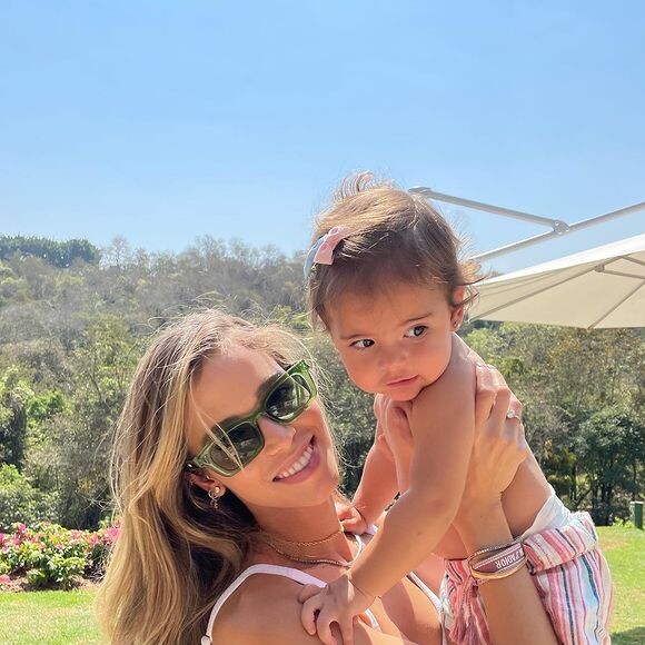 Carol Dias é mãe de Esther, de 1 ano, do casamento com Kaká. Influenciadora revelou que evita postar fotos dos outros filhos do jogador