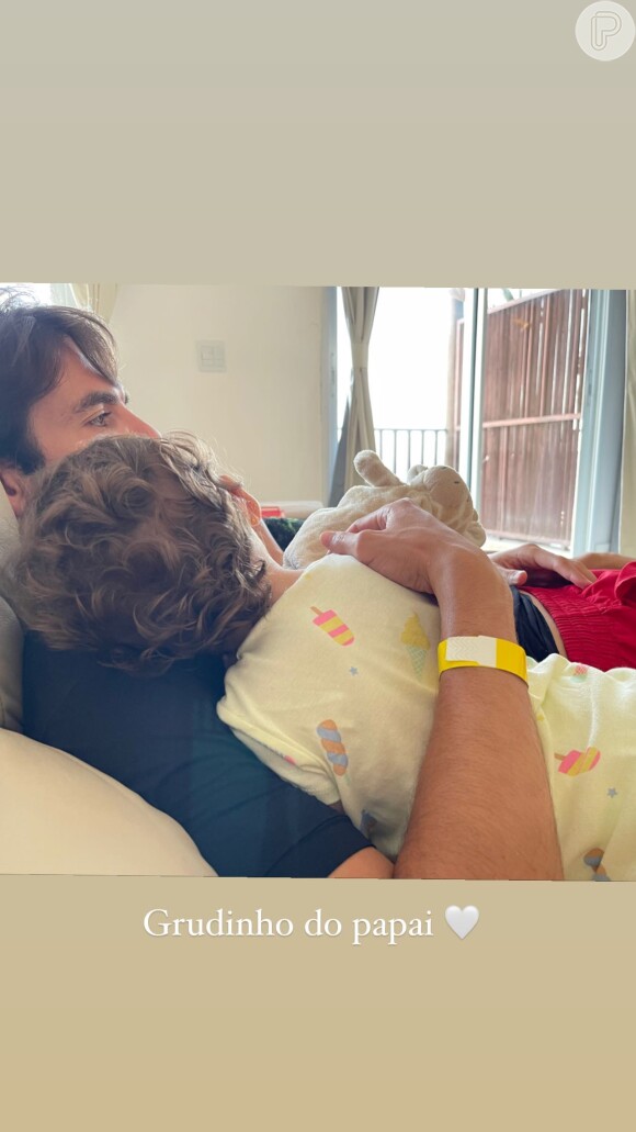 Kaká, de 39 anos, exibe momentos amorosos com a filha mais nova, Esther, de 1 ano, do seu segundo casamento, com Carol Dias