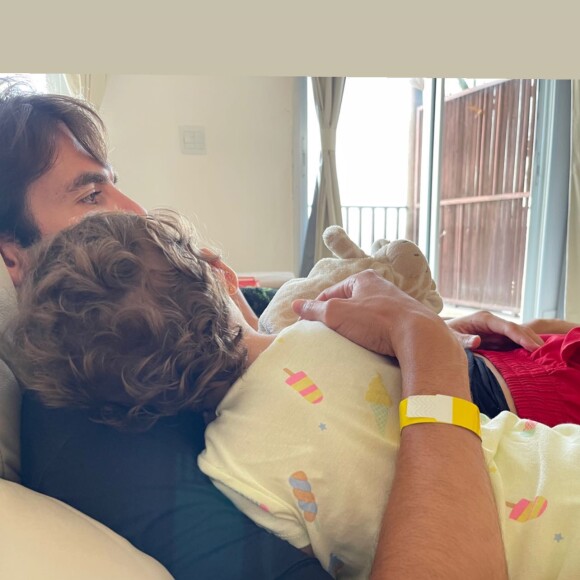 Kaká, de 39 anos, exibe momentos amorosos com a filha mais nova, Esther, de 1 ano, do seu segundo casamento, com Carol Dias