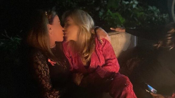 Zilu Godoi desabafa após polêmica com foto beijando amiga: 'Puro preconceito'
