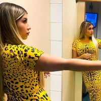 Marília Mendonça usa vestido lápis com estampa de leopardo e preço surpreende. Veja!