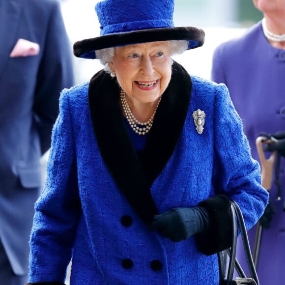 Rainha Elizabeth II costuma beber na maioria das noites