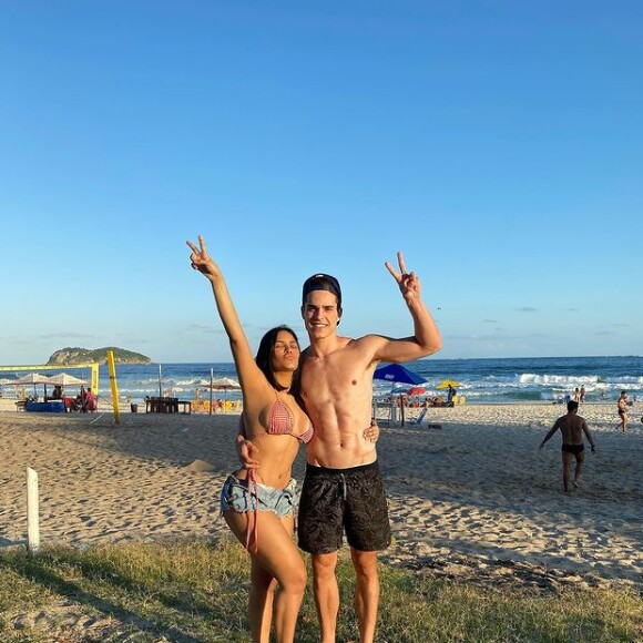 Flay namora o modelo Pedro Maia, de 23 anos, que a pediu em casamento em sua festa de 27 anos, desde outubro de 2020
