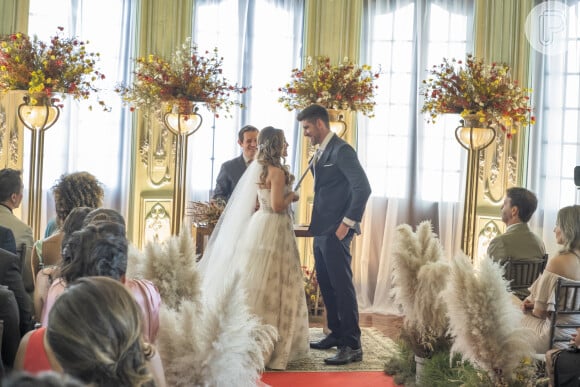 'Casamento às Cegas': Luana Braga e Lissio Fiod se casam e se beijam no altar